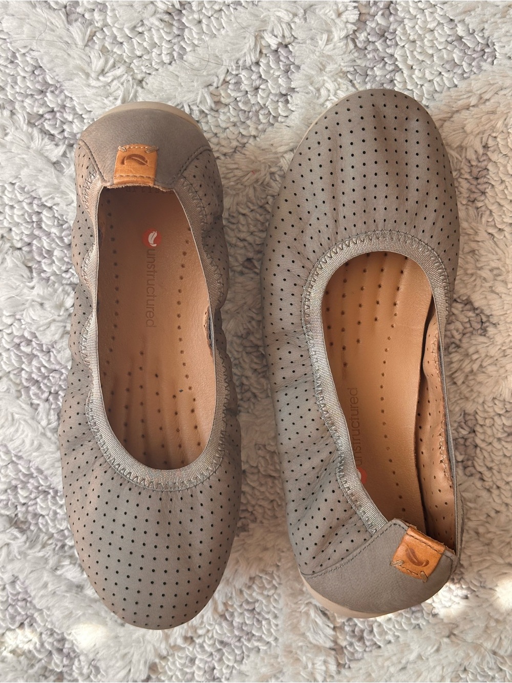 Clarks Unstructured Nubuck Gray Leather Perforated Ballet Flats US 7.5